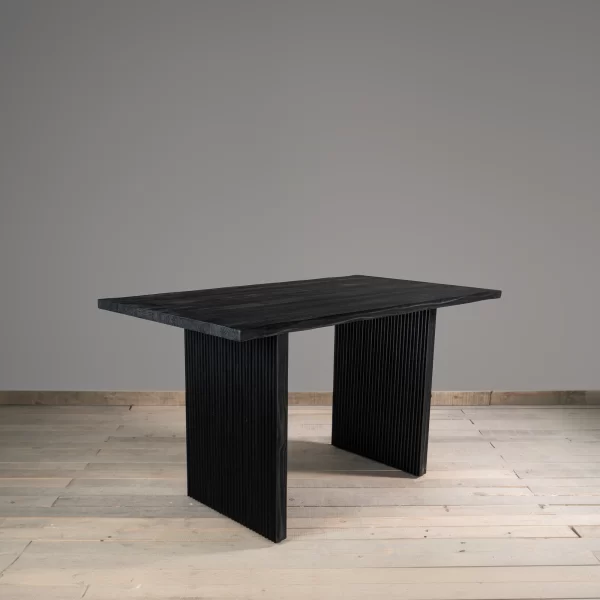 Mesa de comedor Terralba negro rústica